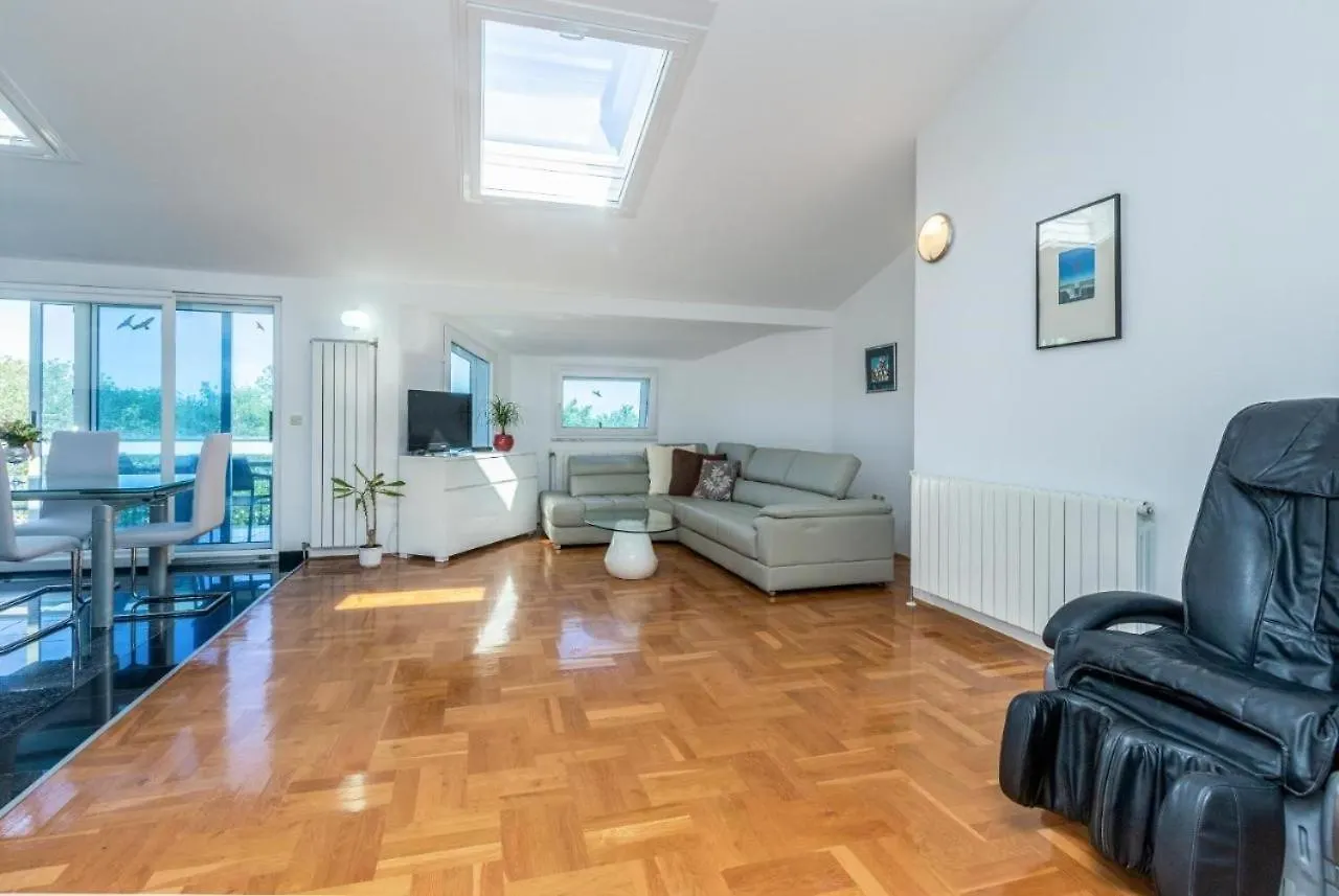 Vista Exclusive Seaview Apartment Funtana
