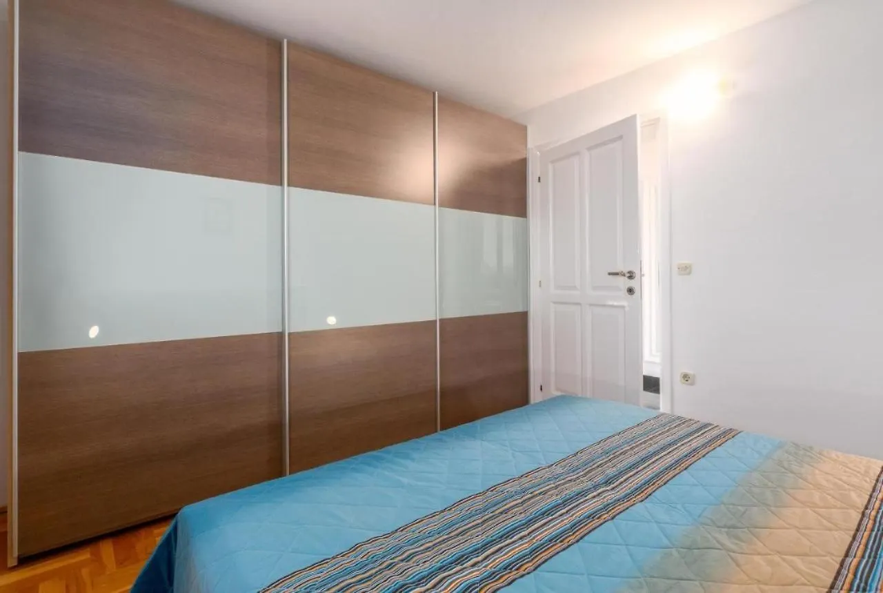 Vista Exclusive Seaview Apartment Funtana