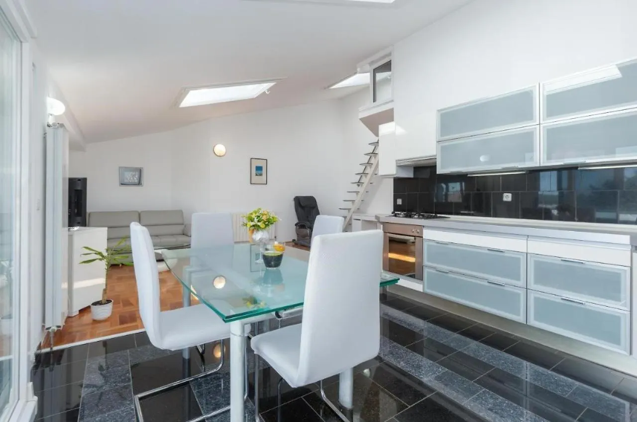Vista Exclusive Seaview Apartment Funtana