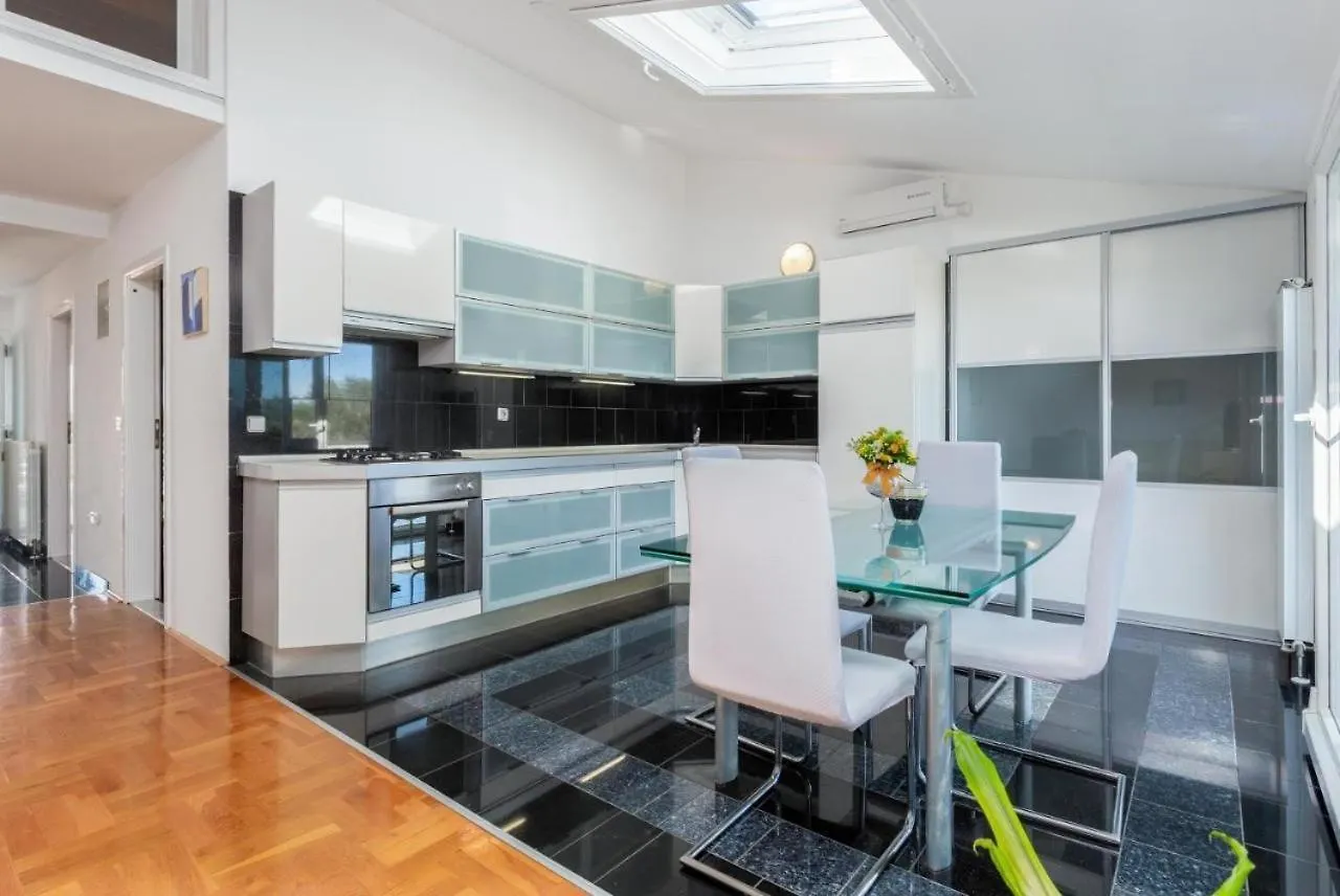 Vista Exclusive Seaview Apartment Funtana